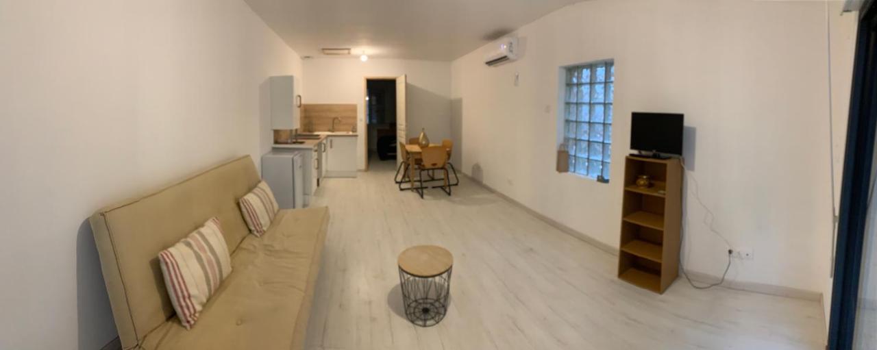 La Pinede Villa Mornas Exterior photo